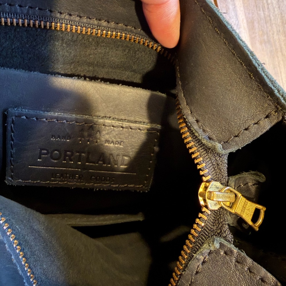 Portland Leather Goods Triangle Black Shoulder Bag - Picture 4 of 8